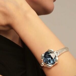 Uno de 50 bangle bracelet with blue crystal